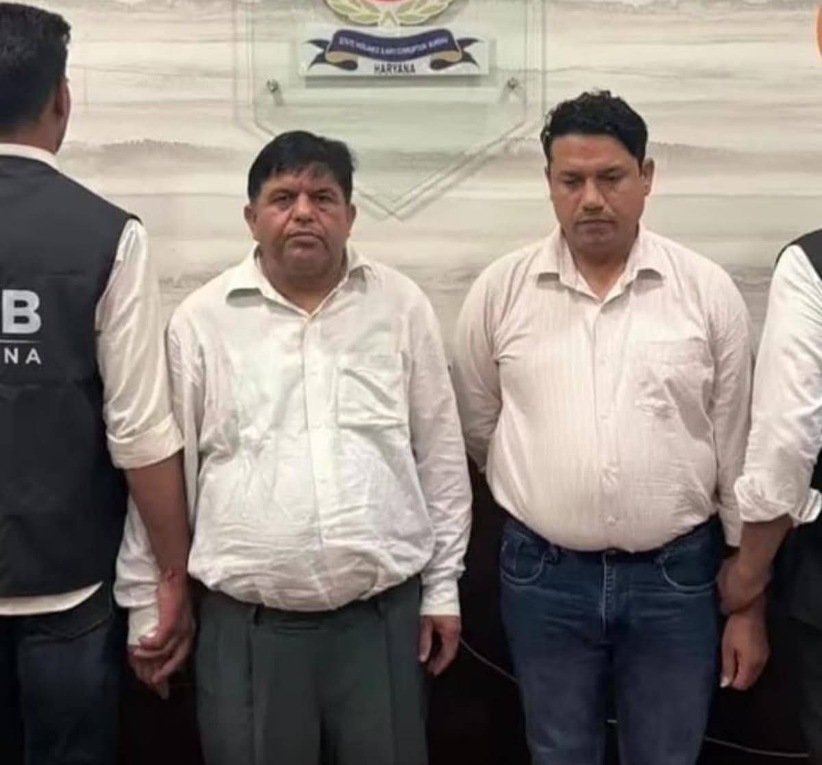 Faridabad News | ₹1 लाख रिश्वत लेते ETO और चालक गिरफ्तार : ₹10 लाख पेनल्टी का मामला | ₹4 लाख में सौदे का आरोप