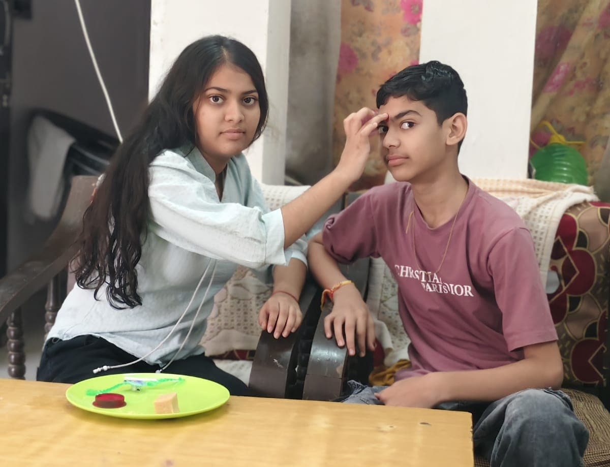 Ateli News | रक्षाबंधन पर भाई-बहन का प्यार : बहनों ने बांधी राखी | भाइयों ने दिया रक्षा का वचन | बाजारों में रही रौनक