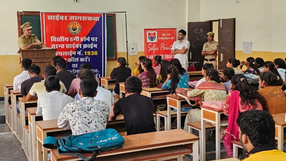 Narnaul News | जिलेभर में पुलिस का जागरूकता अभियान : साइबर अपराध से बचाव के तरीके बताए | नशे से दूर रहने का संदेश