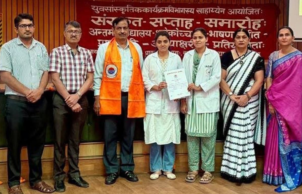 Narnaul News | निशा जौहरी ने बढ़ाया क्षेत्र का मान : श्लोकोच्चारण में तीसरा स्थान | विश्वविद्यालय ने दी बधाई