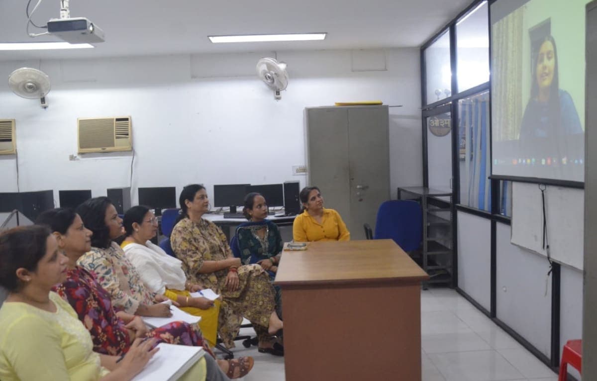Yamunanagar News | ऑनलाइन भजन गायन प्रतियोगिता आयोजित : पूजा रावत ने पाया पहला स्थान | 18 प्रतिभागियों ने लिया भाग