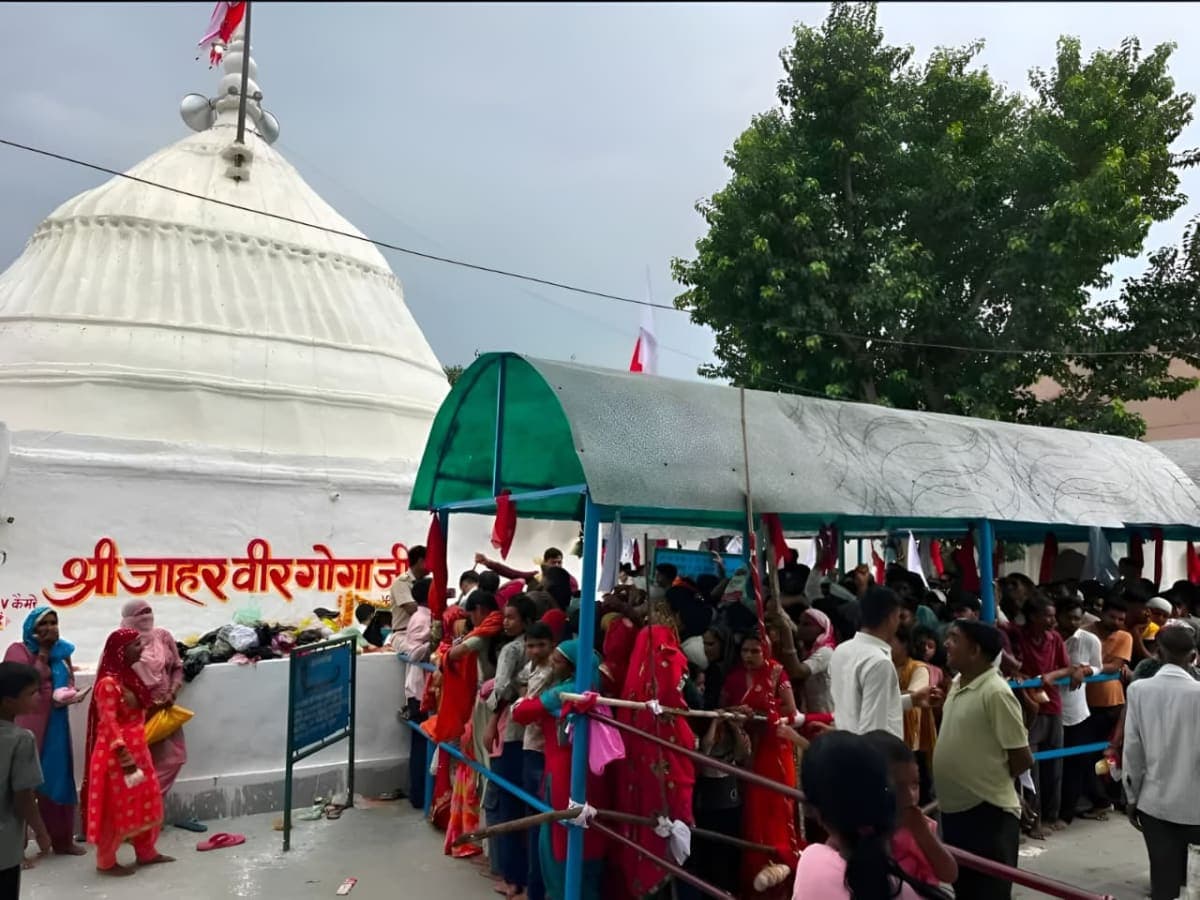 Jhunjhunu News | मेहाड़ा में तीन दिवसीय गोगाजी मेले का शुभारंभ : संजय जेलाफ ने जीती ₹1.21 लाख की कुश्ती | श्रद्धालुओं की उमड़ी भीड़