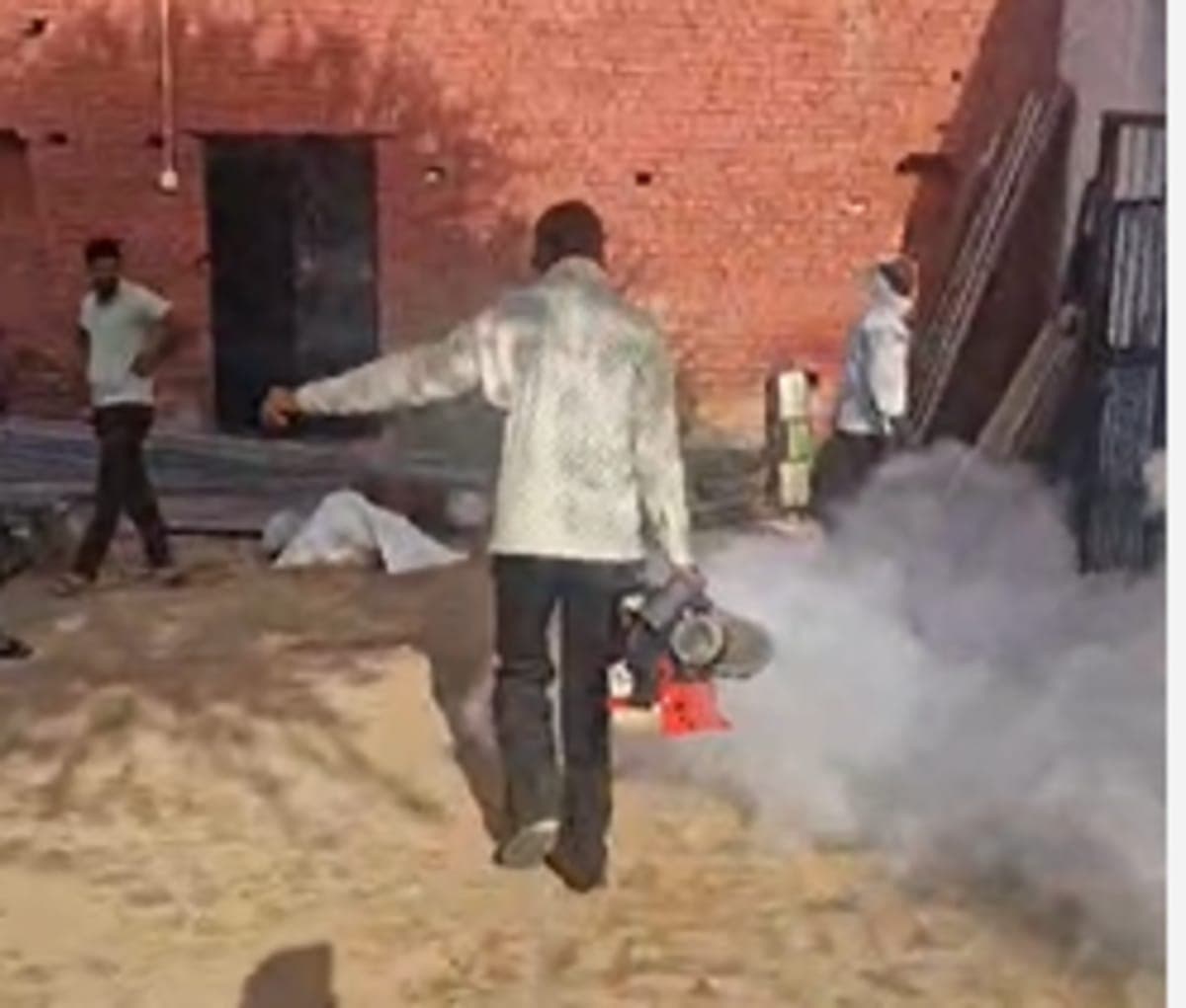 Ateli News | गौशाला में लंपी की रोकथाम के लिए फोगिंग : मक्खी-मच्छरों से बचाव पर जोर | एहतियाती कदम उठाए