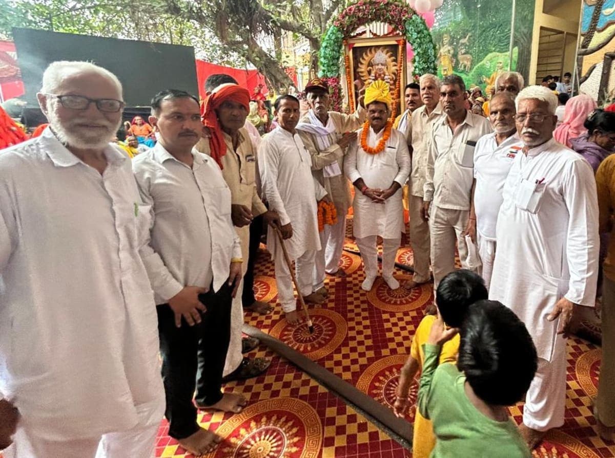 Rewari News | बाबा मुक्तेश्वरी मठ पहुंचे पूर्व मंत्री जगदीश यादव : विशाल भंडारे में लिया आशीर्वाद | श्रद्धालुओं को बांटा प्रसाद