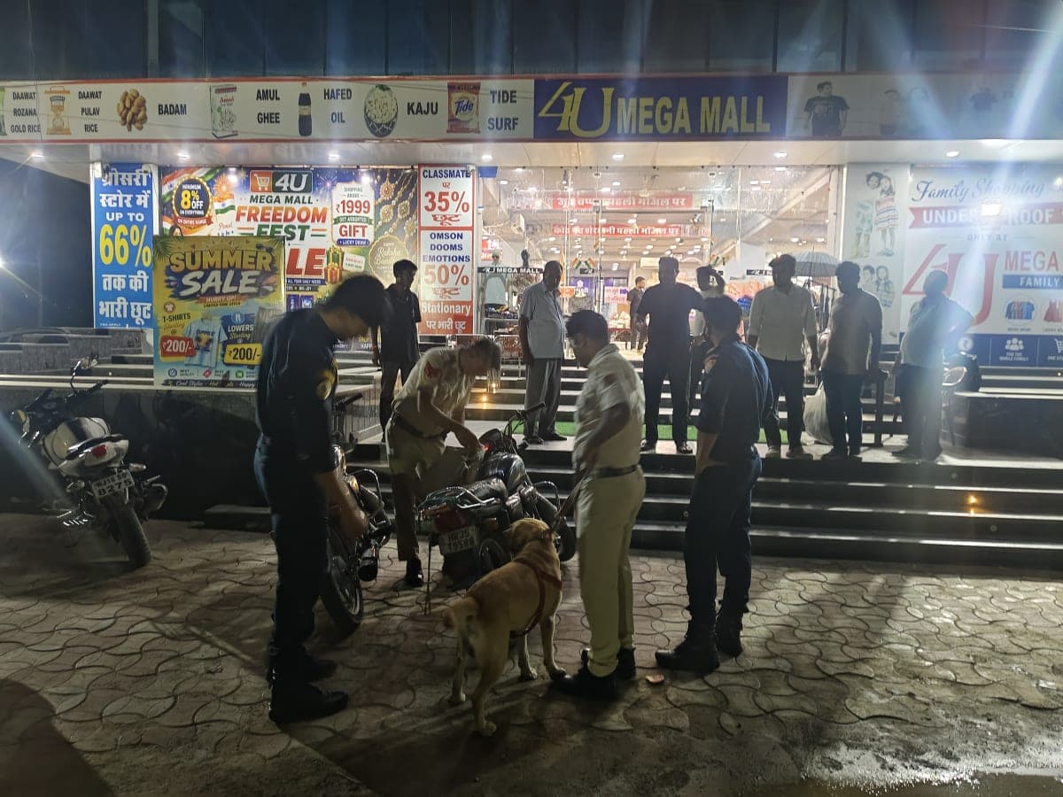 Narnaul News | शहर के सार्वजनिक स्थानों पर पुलिस की औचक चेकिंग : बस स्टैंड, रेलवे स्टेशन और पार्कों में निगरानी