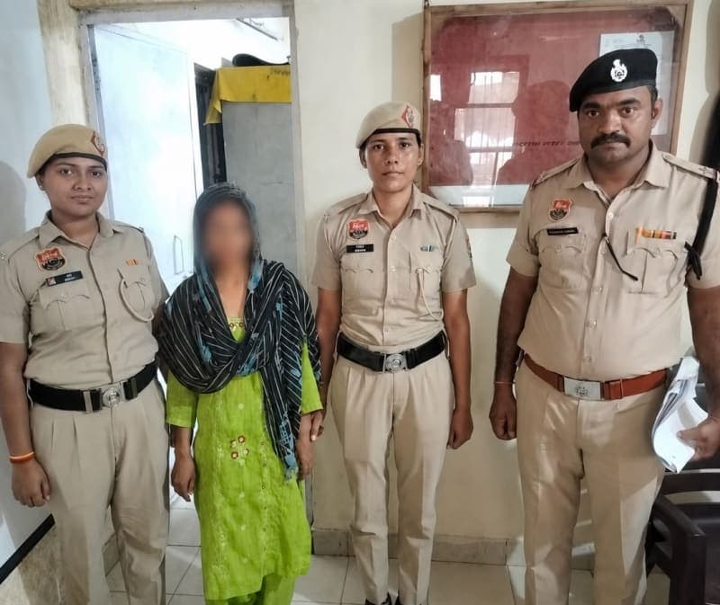 Faridabad News | 2 वर्षीय बेटे पर हमले के आरोप में मां गिरफ्तार : पेपर कटर से वार का आरोप | बच्चा गंभीर घायल | महिला को जेल भेजा