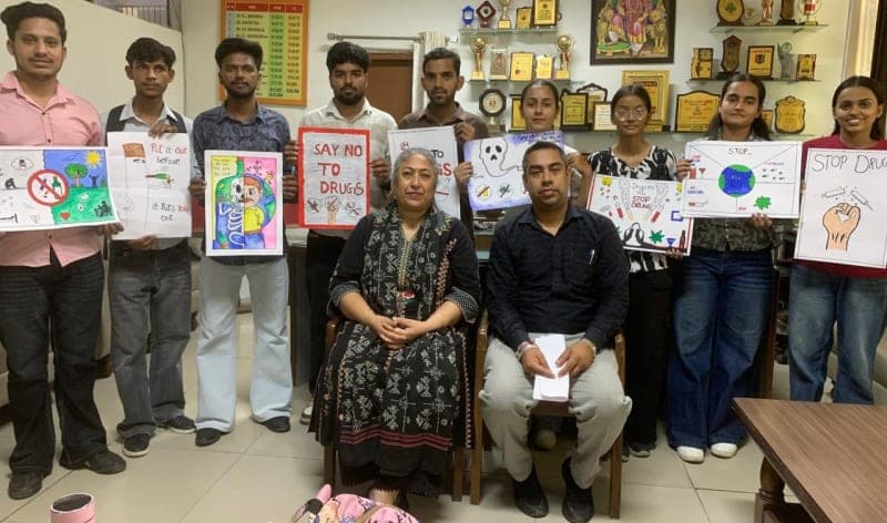 Yamunanagar News | पोस्टरों से दिया नशामुक्ति का संदेश : महाराजा अग्रसेन कॉलेज में प्रतियोगिता | 11 विद्यार्थियों ने लिया भाग