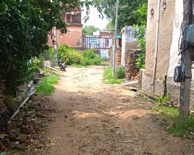 Ateli News | रामपुरा में बदहाल रास्ते से ग्रामीण परेशान : स्कूली बच्चों को हो रही दिक्कत | ग्रामीणों ने उठाई निर्माण की मांग