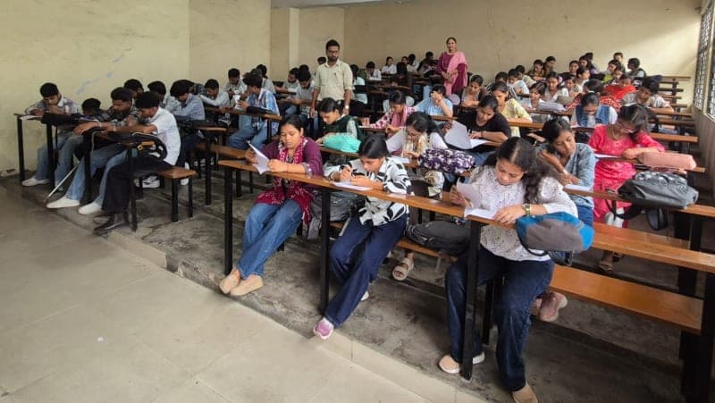 Yamunanagar News | छात्राओं ने परखा सड़क सुरक्षा का ज्ञान : कॉलेज में हुई प्रश्नोत्तरी प्रतियोगिता | खुशी-मुस्कान-रिया की टीम प्रथम