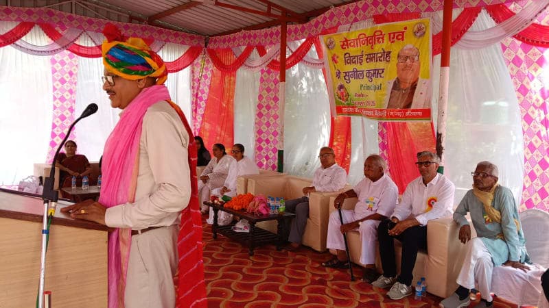 Ateli News | प्राचार्य सुनील कुमार सेवानिवृत्त : स्कूल में सम्मान समारोह | शॉल-स्मृति चिन्ह देकर सम्मान