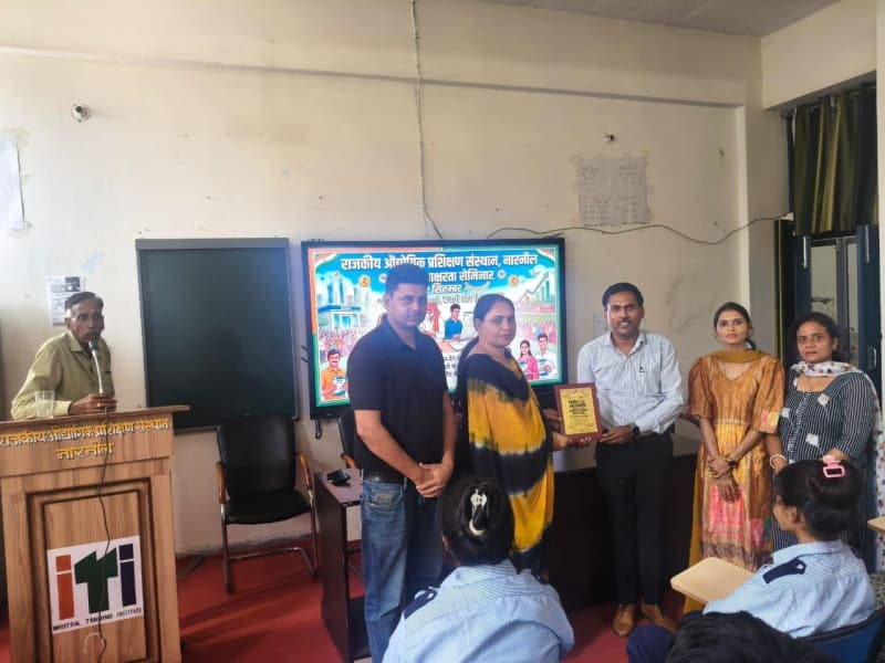 Narnaul News | ITI में वित्तीय साक्षरता पर सेमिनार : डिजिटल जागरूकता पर दिया जोर | विद्यार्थियों ने प्रतियोगिताओं में लिया भाग